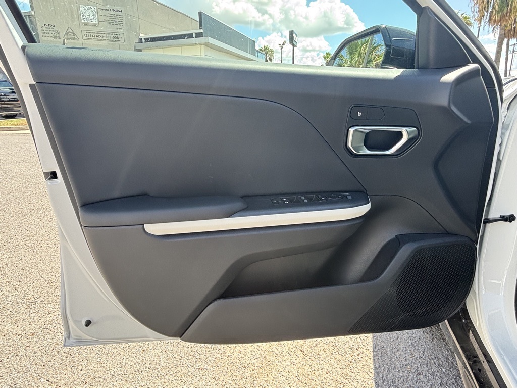 2025 Kia K4 GT-Line photo 12