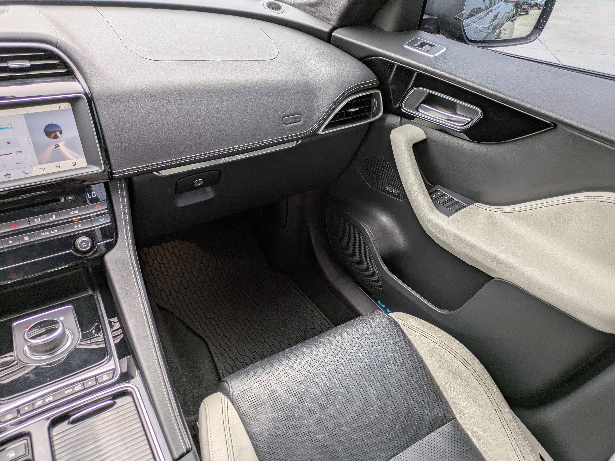 2019 Jaguar F-PACE S photo 13