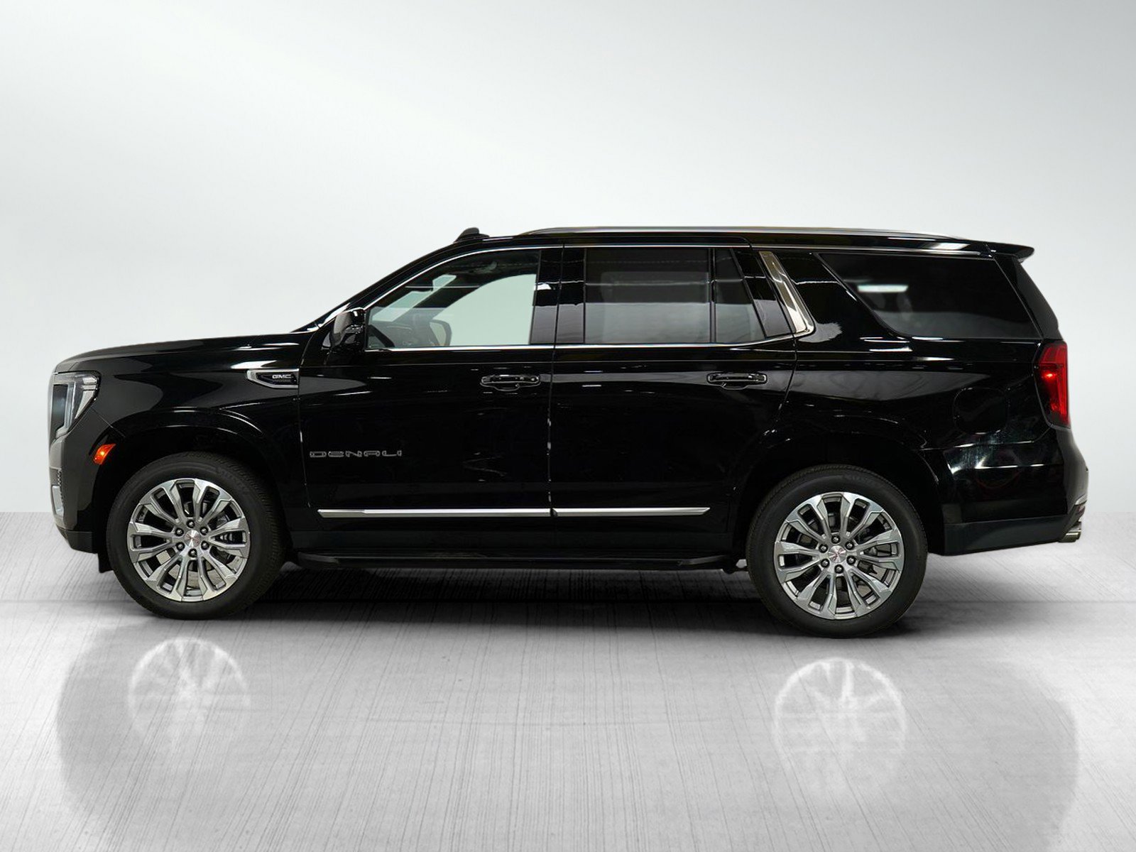 Used 2024 GMC Yukon Denali with VIN 1GKS2DKL9RR306404 for sale in Bloomington, Minnesota