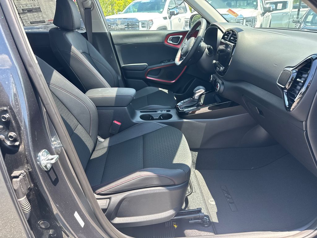 2025 Kia Soul GT-Line photo 11