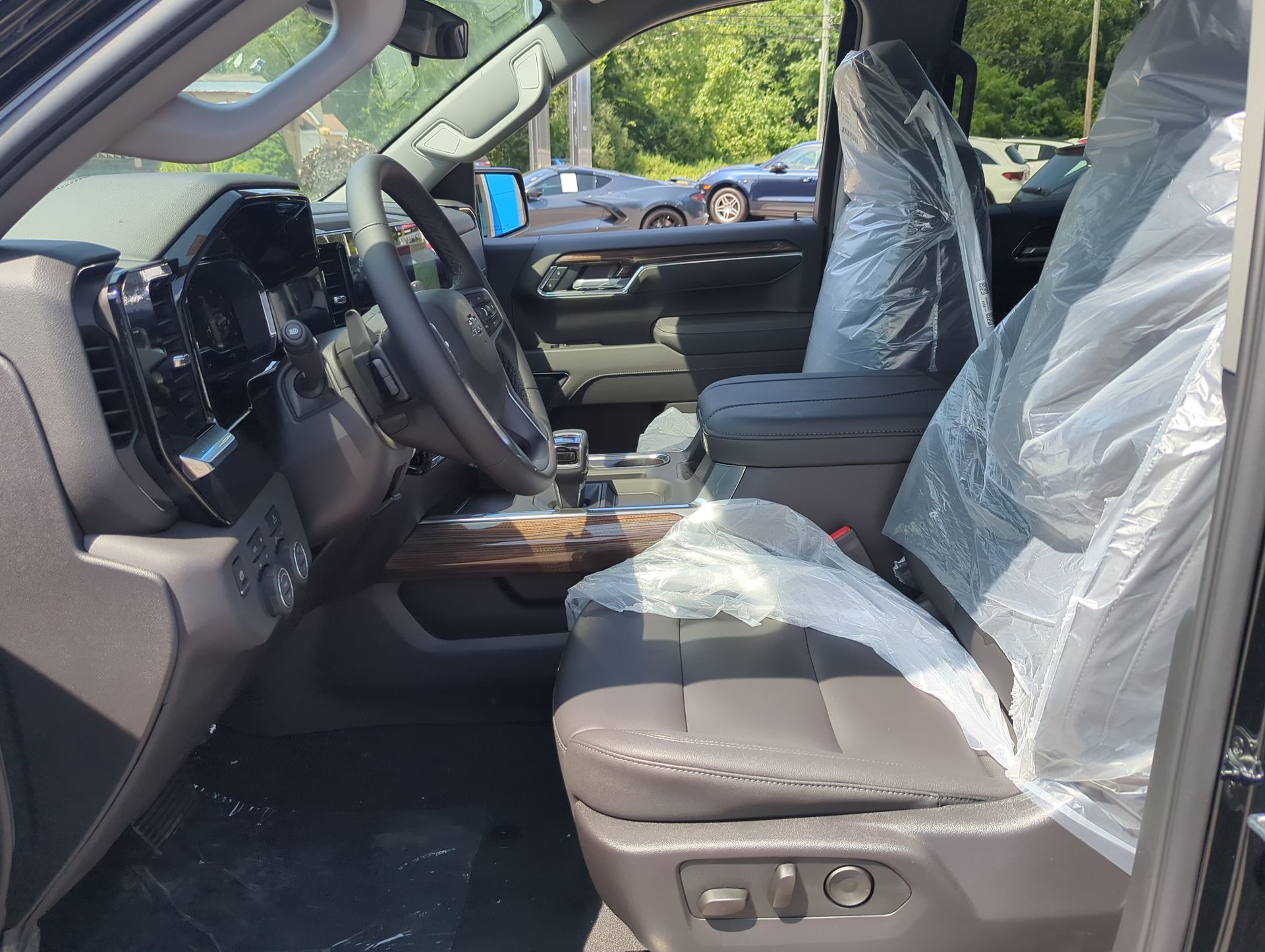 2025 Chevrolet Silverado 1500 LT Trail Boss photo 11