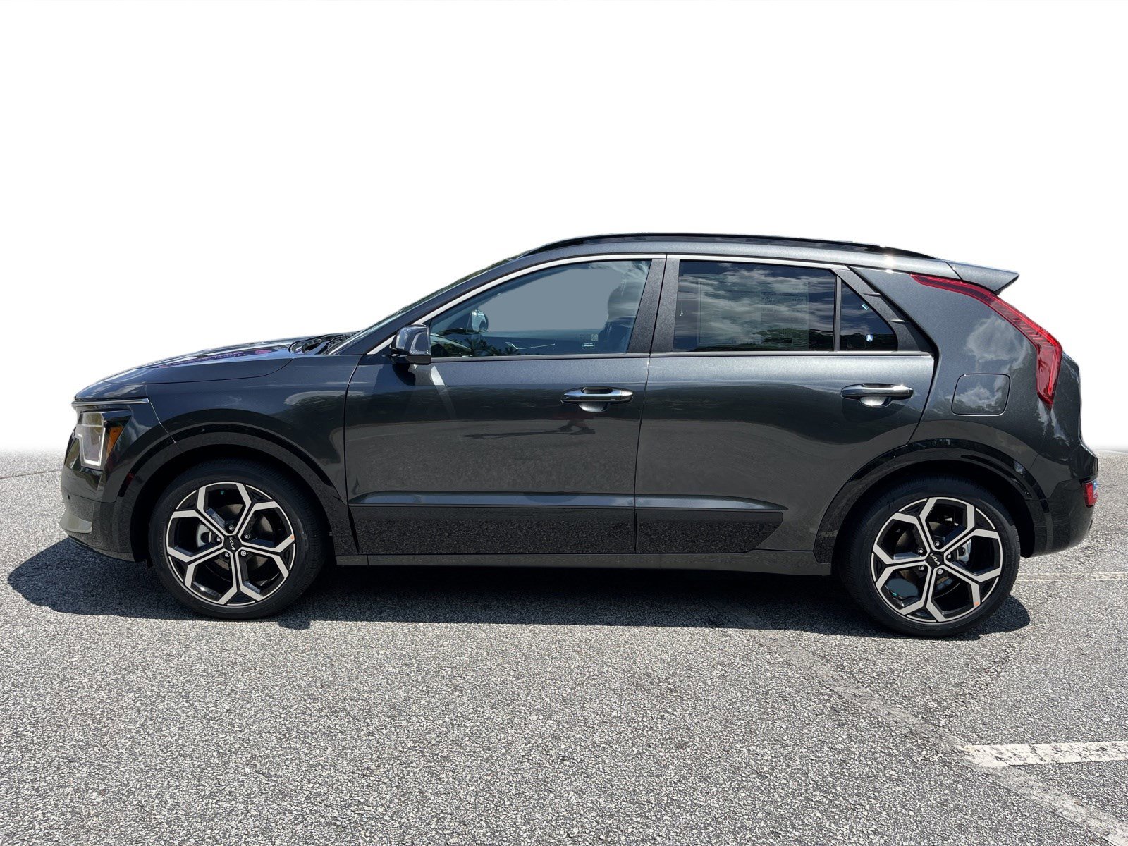 2025 Kia Niro SX Touring photo 17