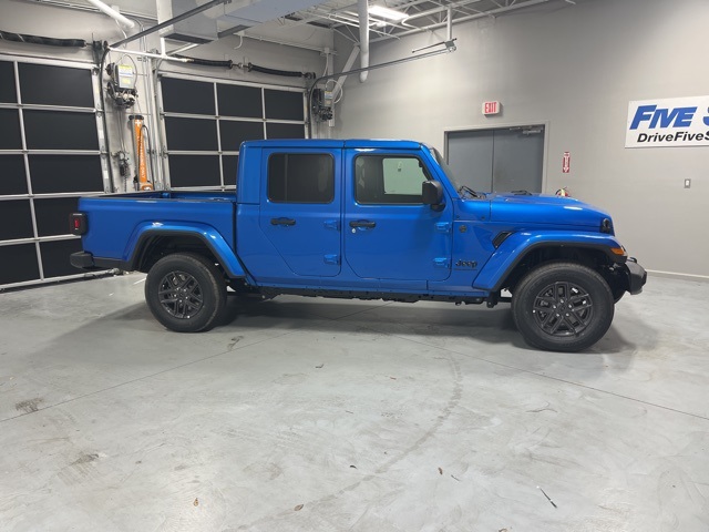 2025 Jeep Gladiator Sport S's photo