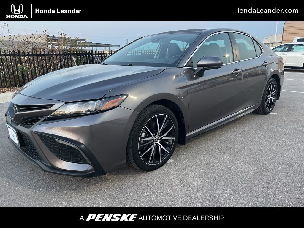 2023 Toyota Camry SE's photo