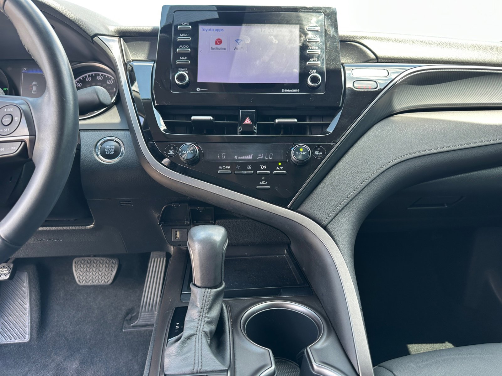 2024 Toyota Camry SE photo 19