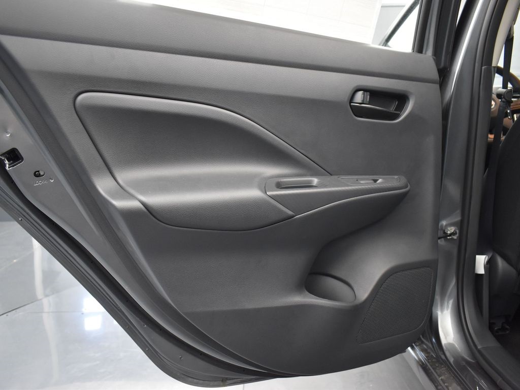 2025 Nissan Versa 1.6 S photo 14