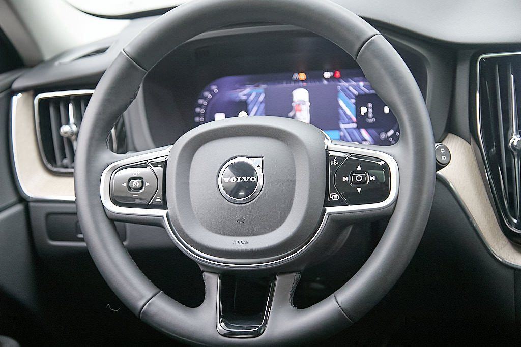 2026 VOLVO XC60 - Image 26