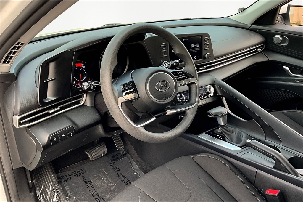 2022 Hyundai Elantra SEL photo 13