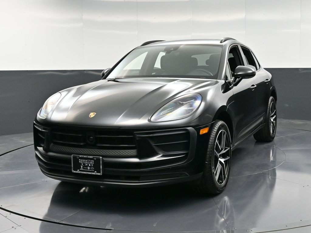 2025 Porsche Macan Base's photo