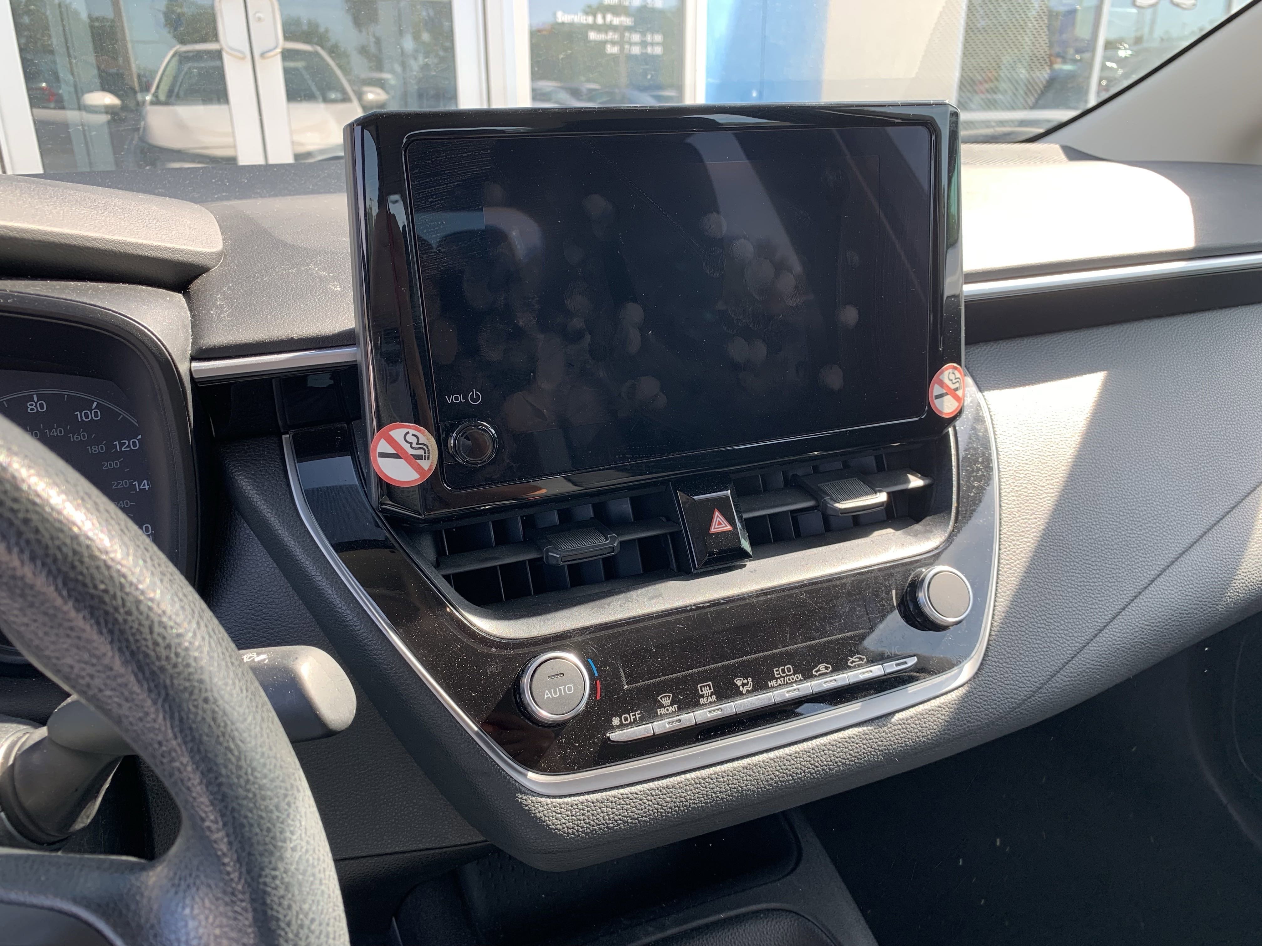 2023 Toyota Corolla LE photo 3