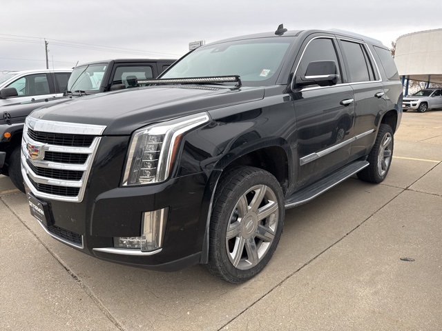 2020 Cadillac Escalade Luxury photo 2