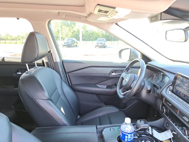 2024 Nissan Rogue SV photo 4