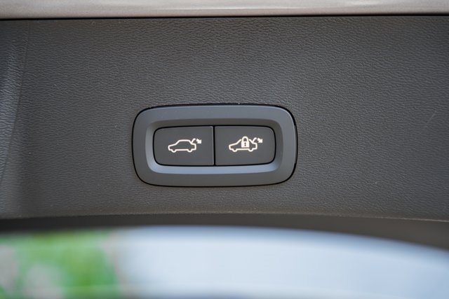 2026 Volvo XC40 Plus photo 10