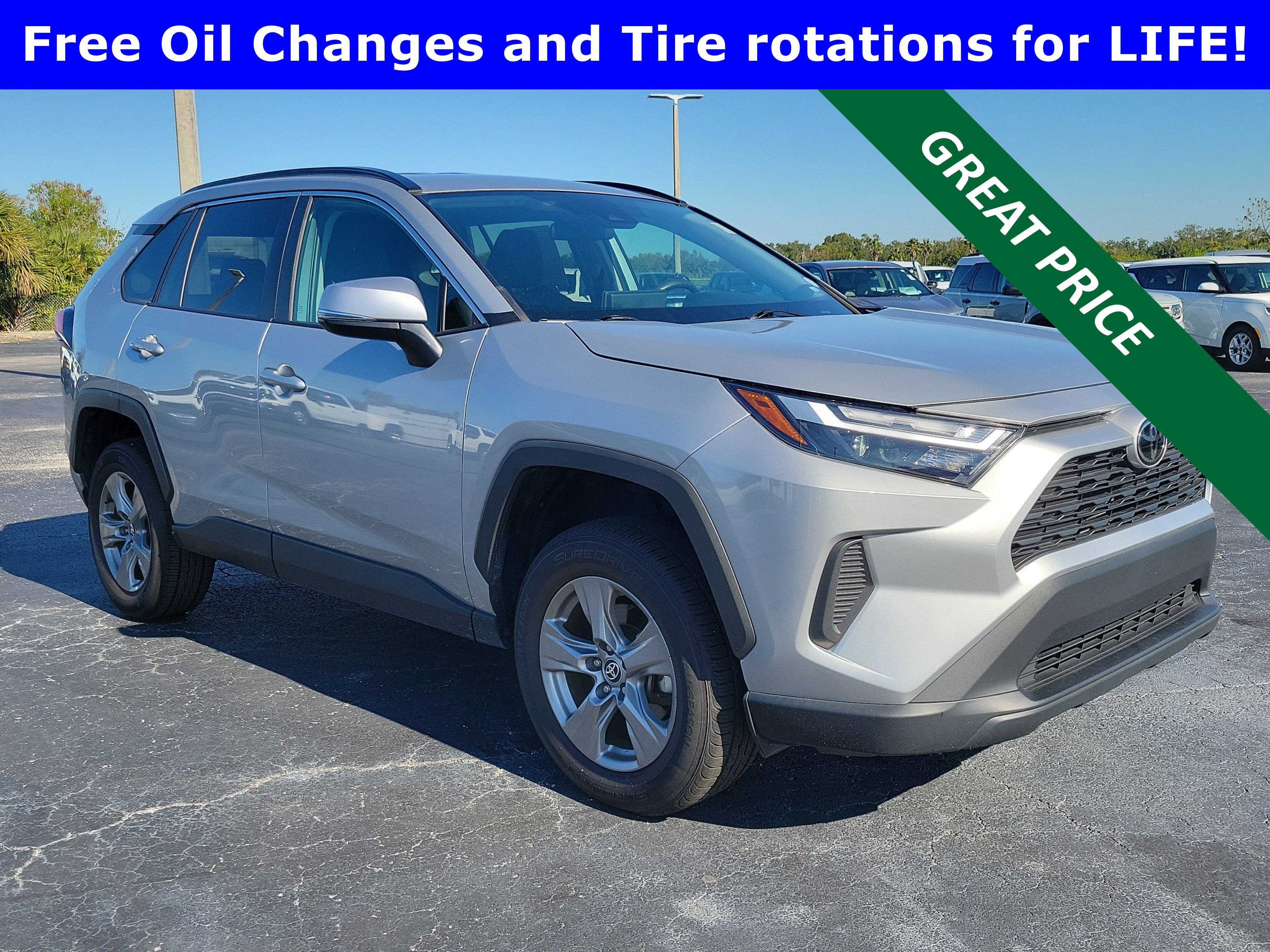2024 Toyota RAV4 XLE's photo
