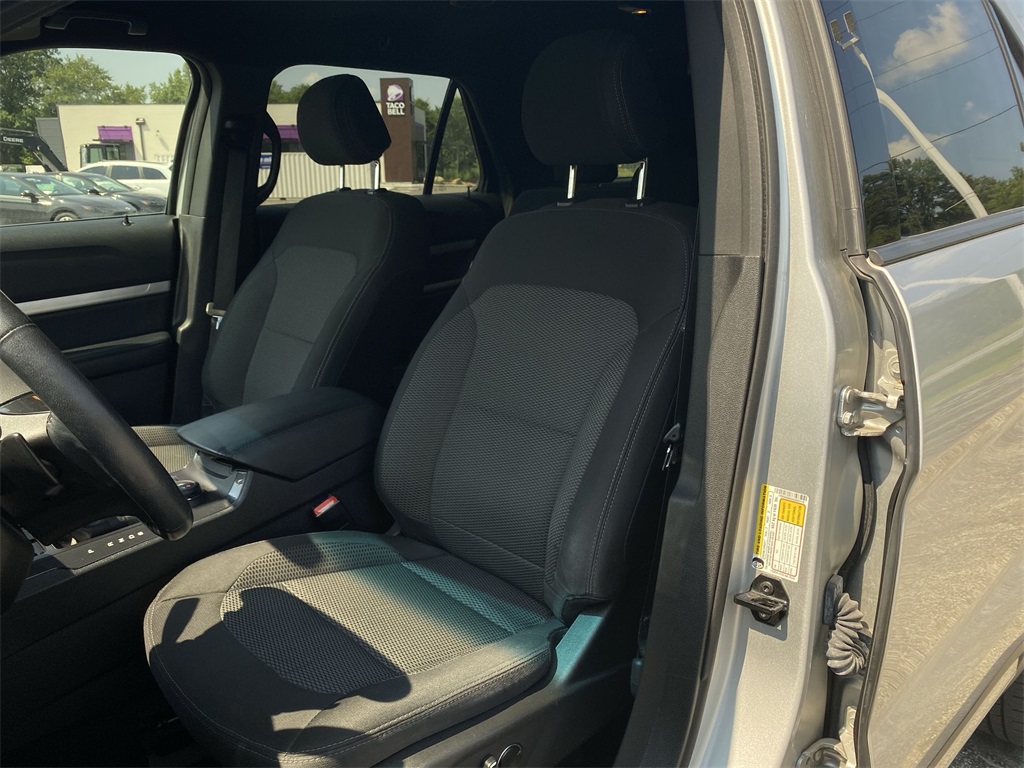 2016 Ford Explorer XLT photo 13