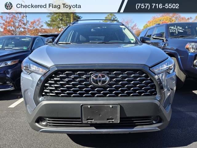 2025 Toyota Corolla Cross LE photo 2