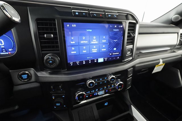 2024 Ford F-350 Platinum photo 16