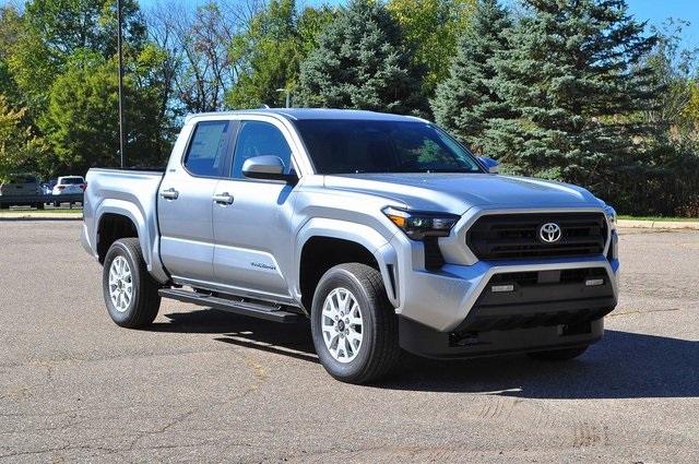 2025 Toyota Tacoma SR5's photo