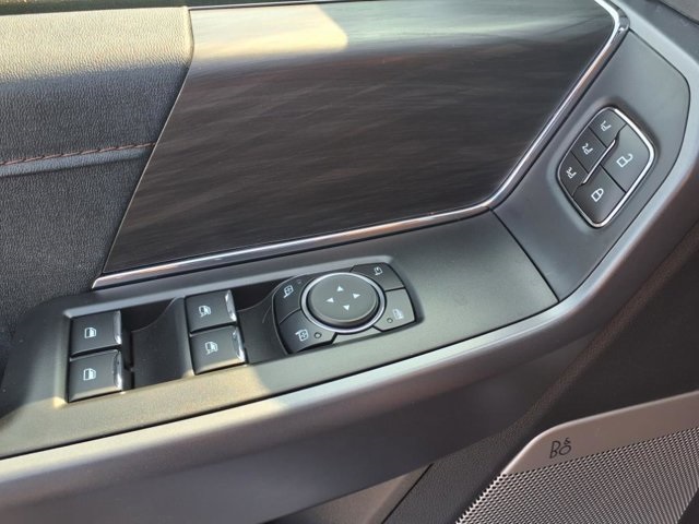 2025 Ford F-150 Lariat photo 18