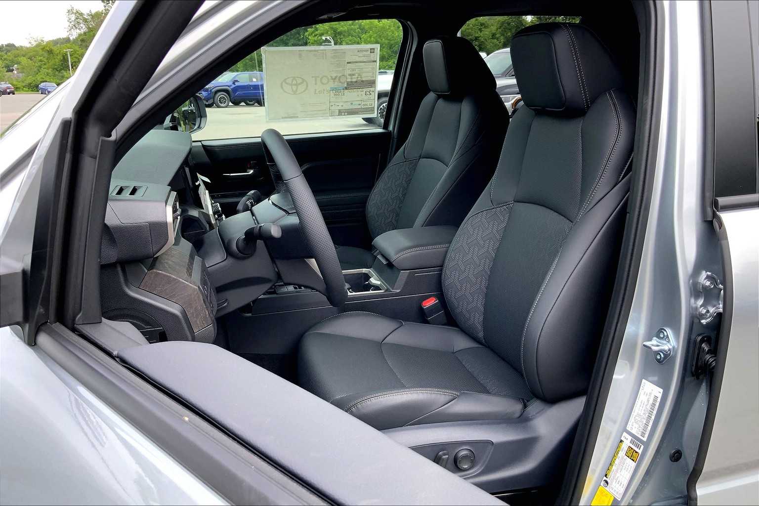 2025 Toyota Tacoma Limited photo 9