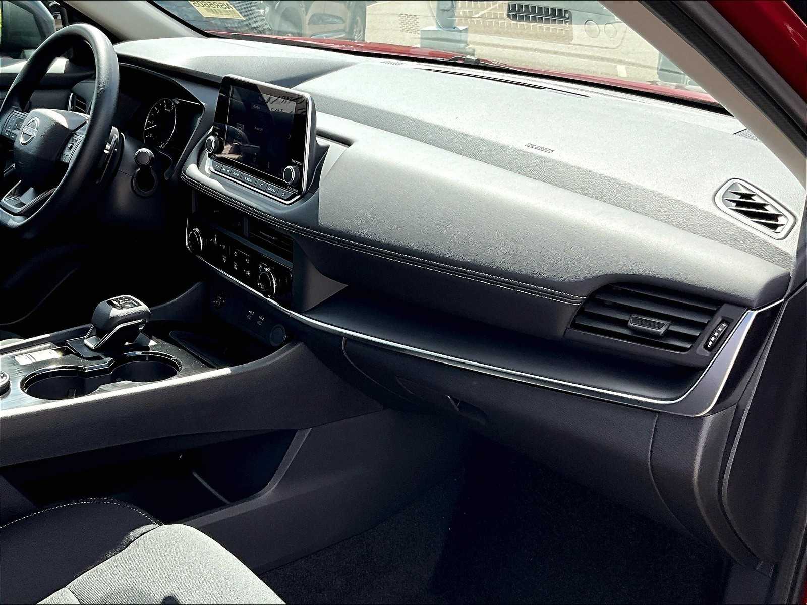 2026 Nissan Rogue S photo 9