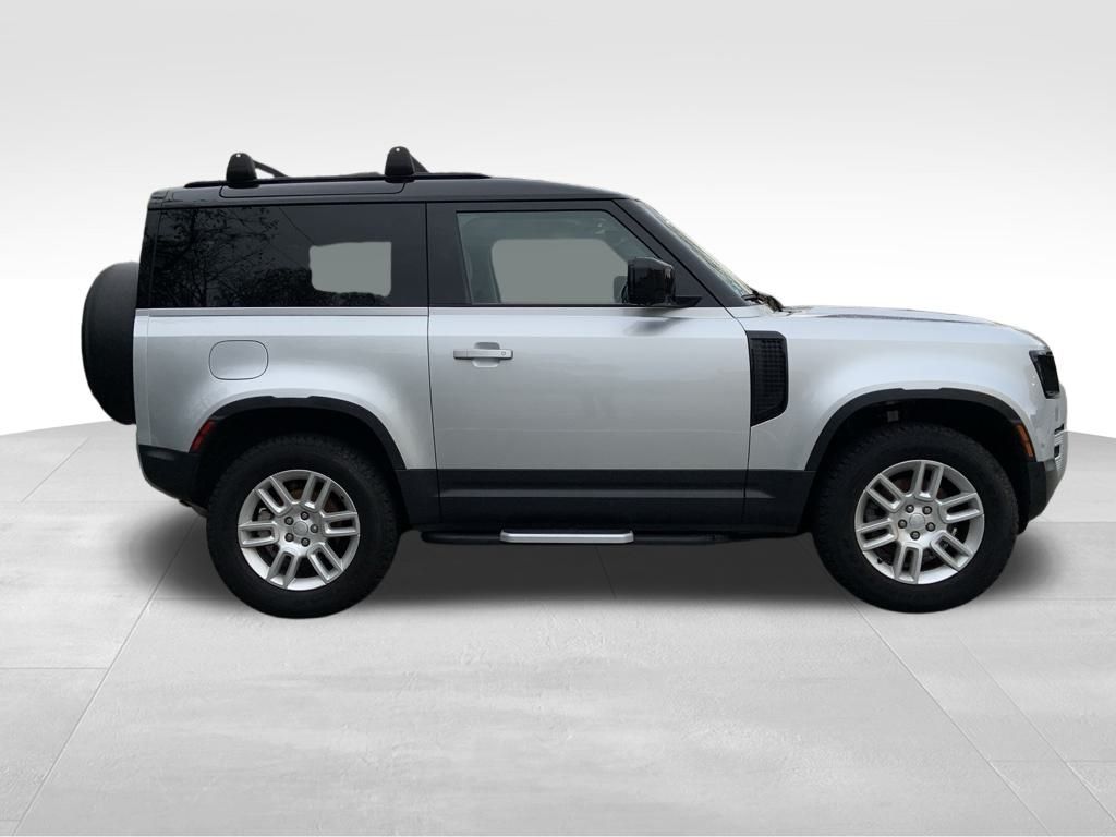 2023 Land Rover Defender 90 S photo 4