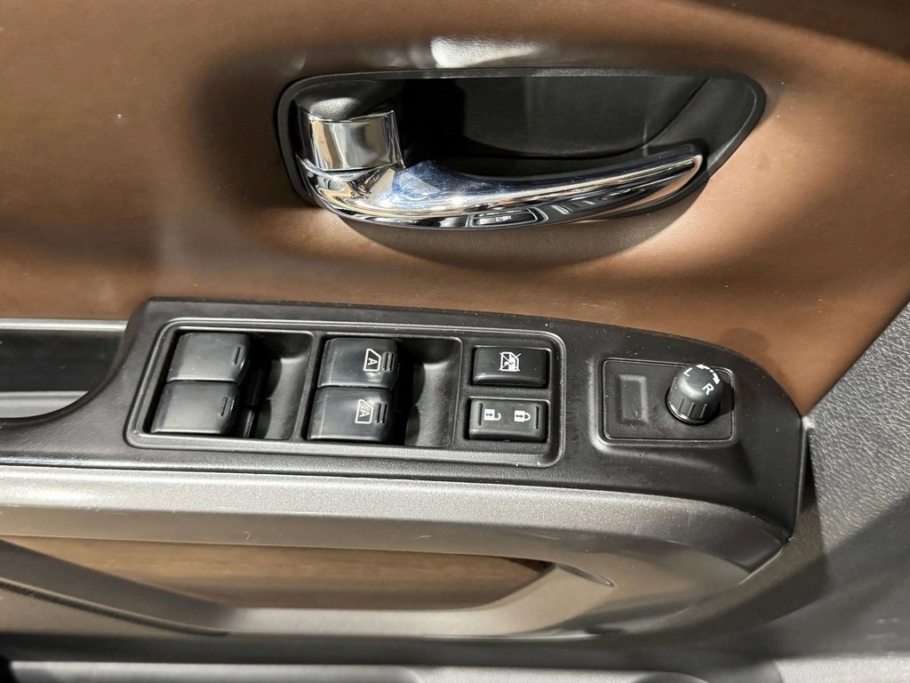 2019 Nissan Titan photo 19