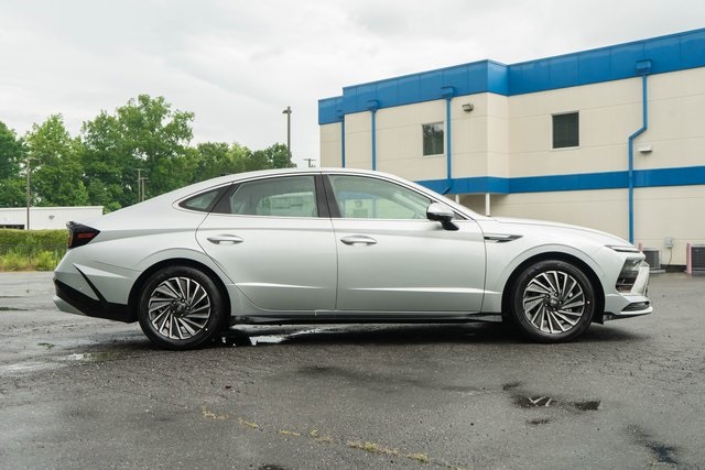 2025 Hyundai Sonata Hybrid Limited photo 8