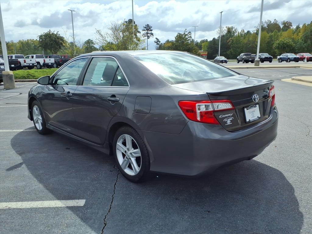 2014 Toyota Camry SE photo 3