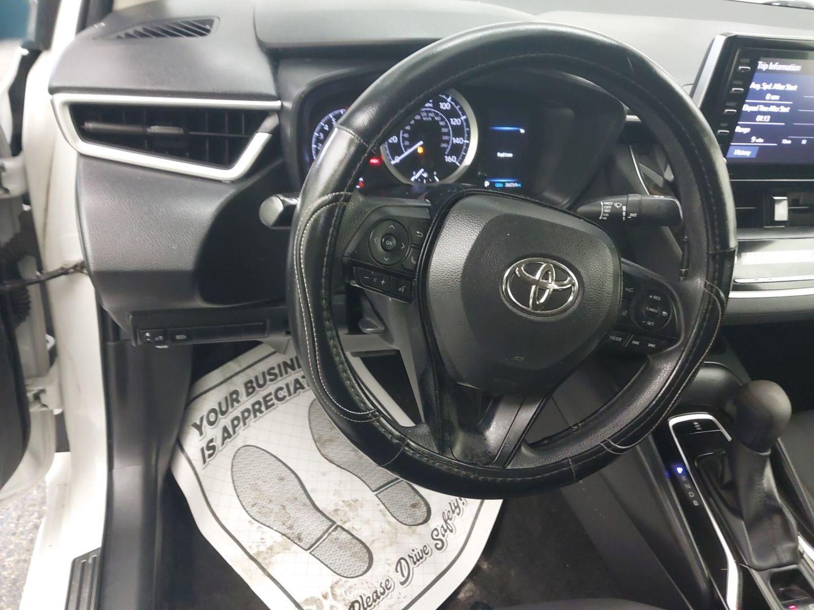 2021 Toyota Corolla LE photo 4