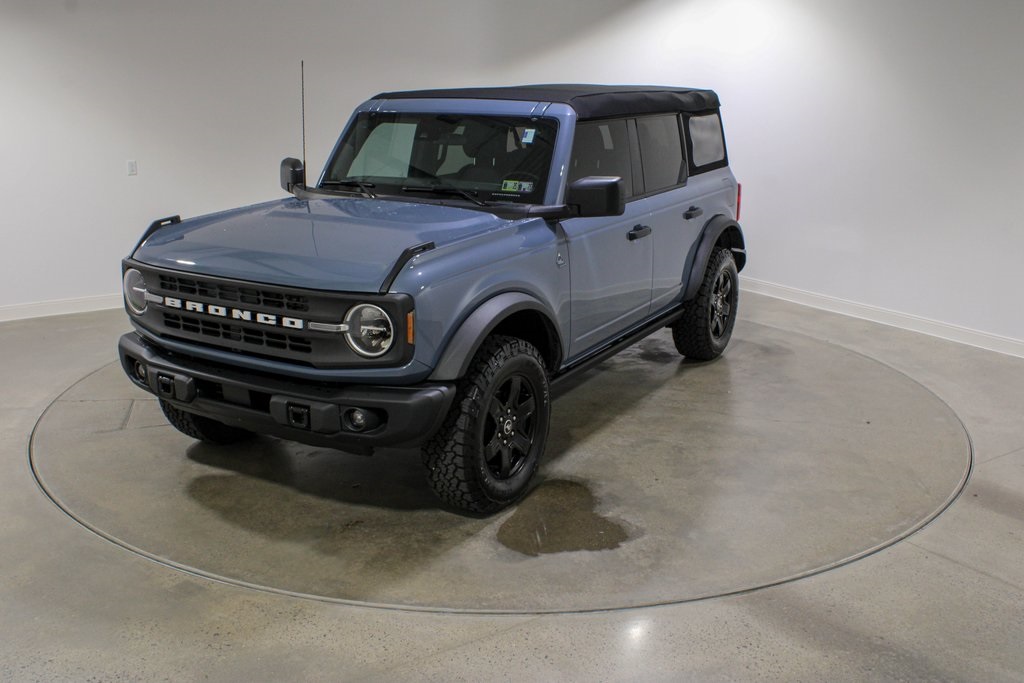 2024 Ford Bronco 4-Door Black Diamond's photo