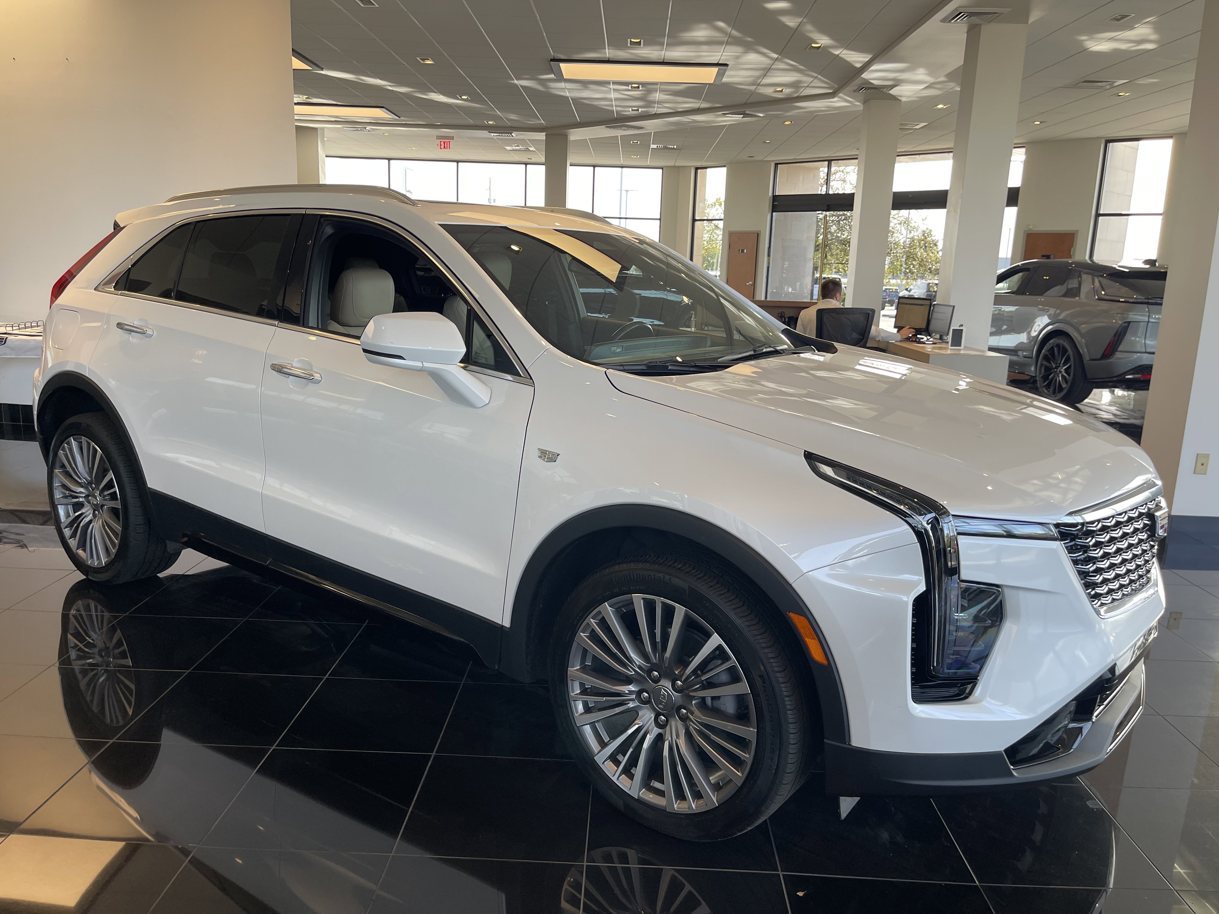 2024 Cadillac XT4 Premium Luxury photo 4