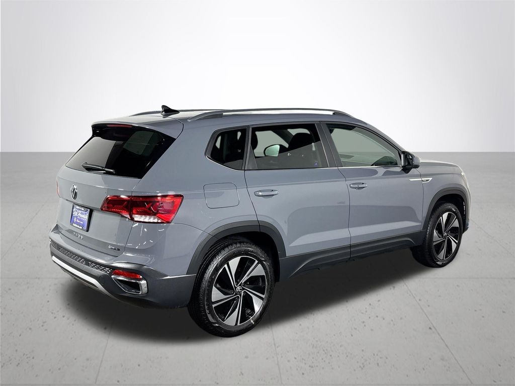 2024 Volkswagen Taos SE photo 6