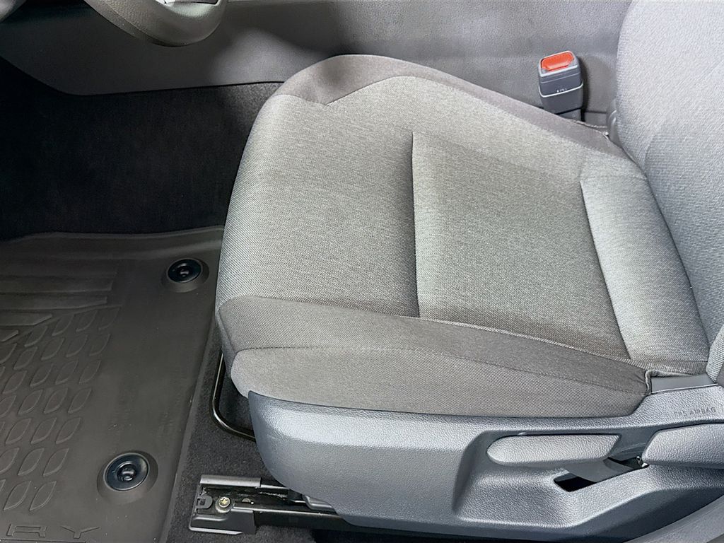 2025 Toyota Camry Hybrid LE photo 19