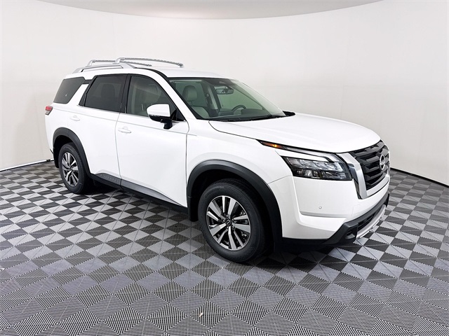 2025 Nissan Pathfinder SL's photo