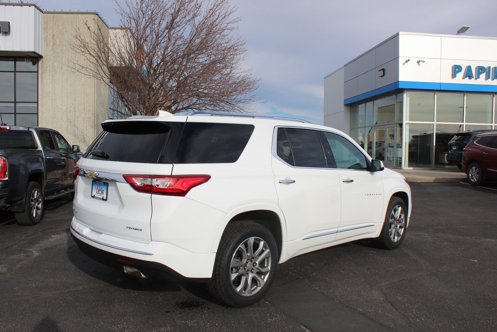 Used 2021 Chevrolet Traverse Premier with VIN 1GNEVKKW4MJ167232 for sale in Luverne, Minnesota