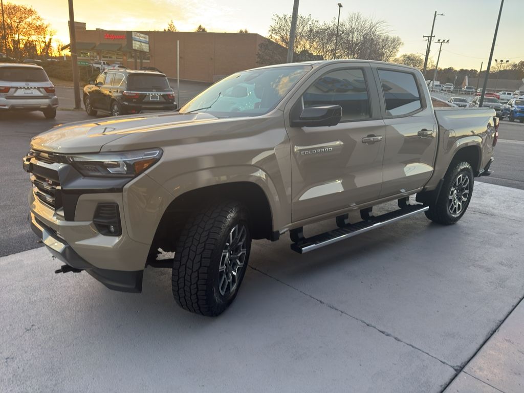 2023 Chevrolet Colorado Z71 photo 2