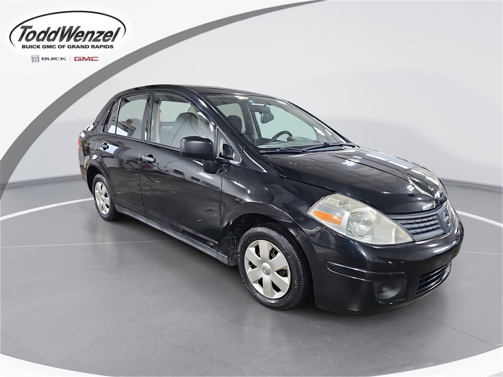 2009 Nissan Versa Base's photo