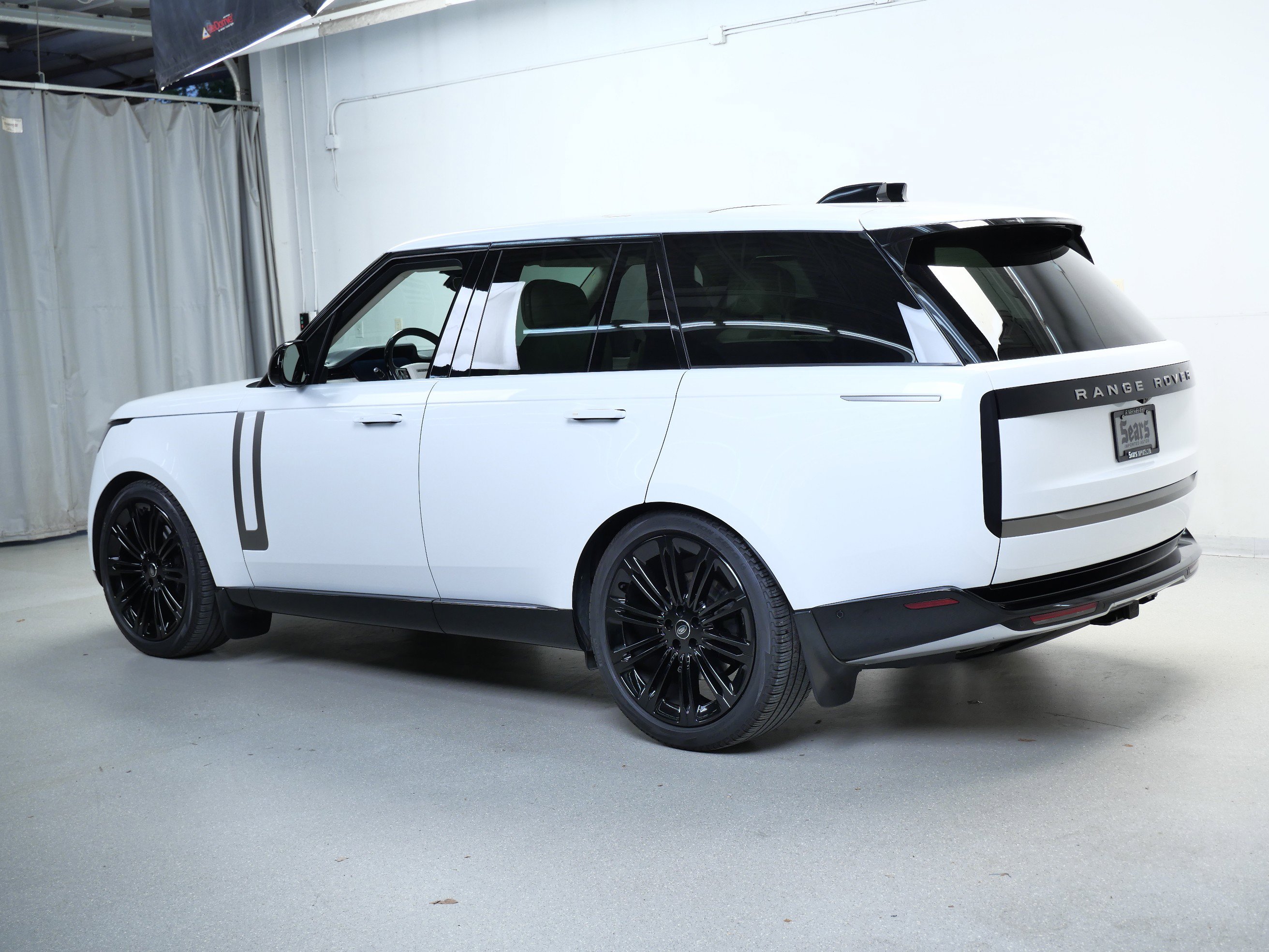 2024 Land Rover Range Rover SE photo 8