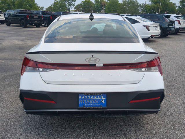 2025 Hyundai Elantra SEL Sport photo 4