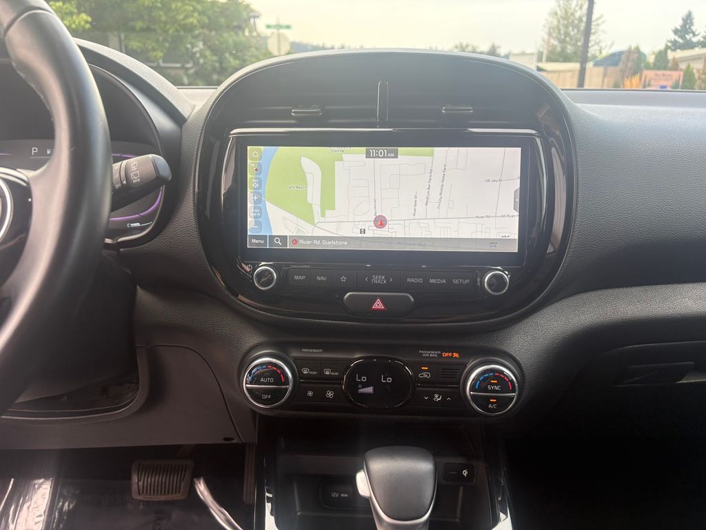 2023 Kia Soul EX photo 12