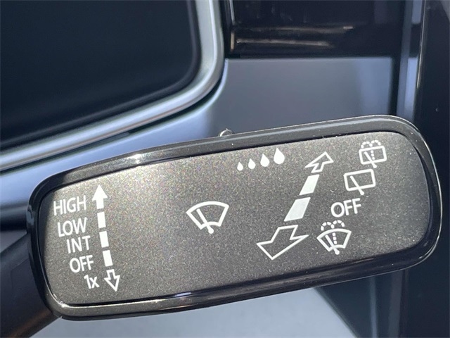 2025 Volkswagen Taos SE photo 24