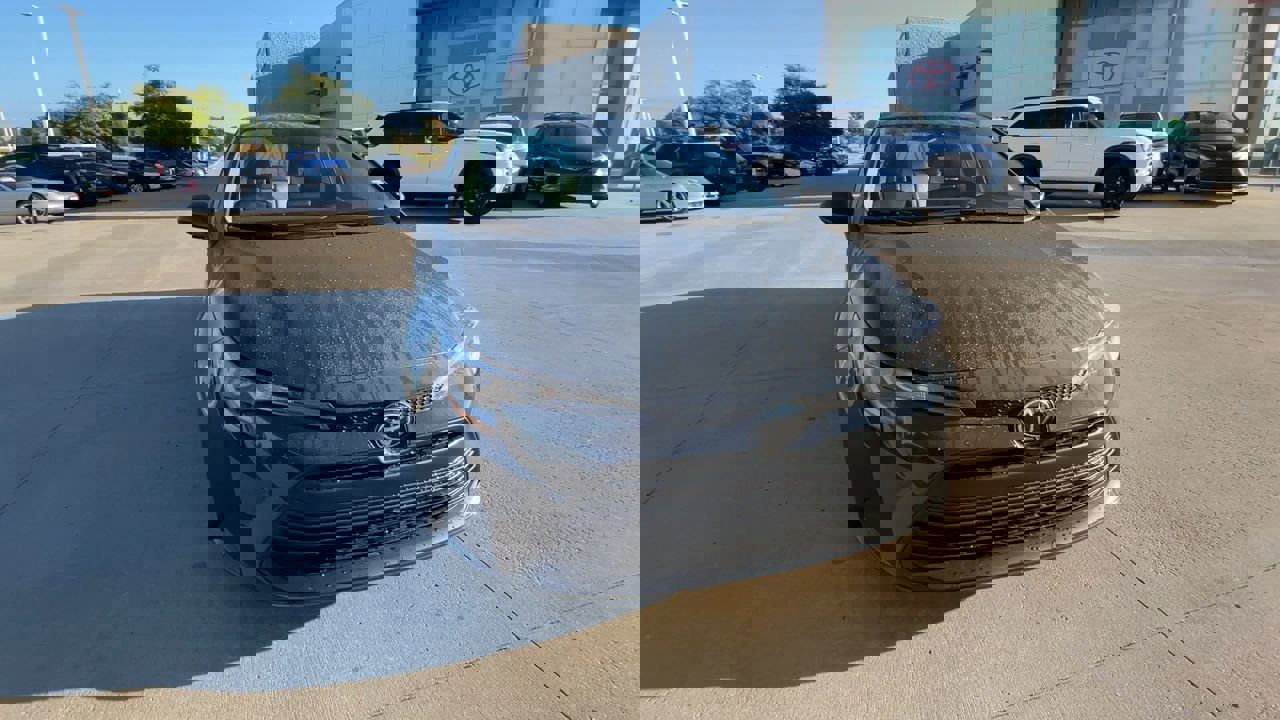 2025 Toyota Corolla LE photo 3
