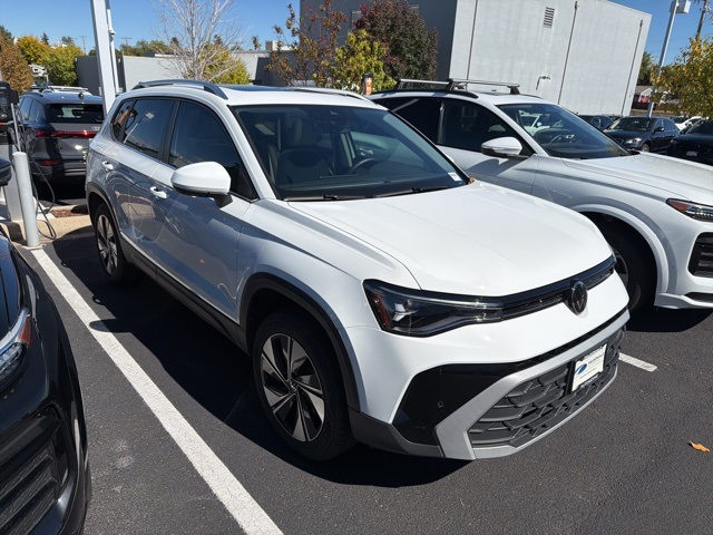 2025 Volkswagen Taos SE photo 4