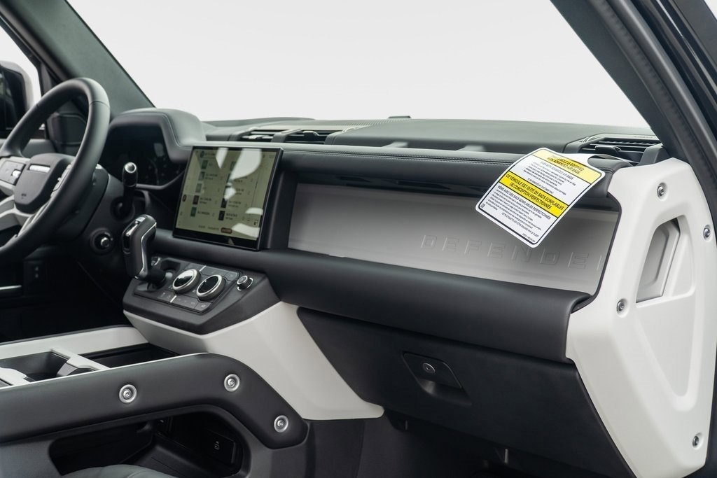 2025 Land Rover Defender 130 X-Dynamic SE photo 14