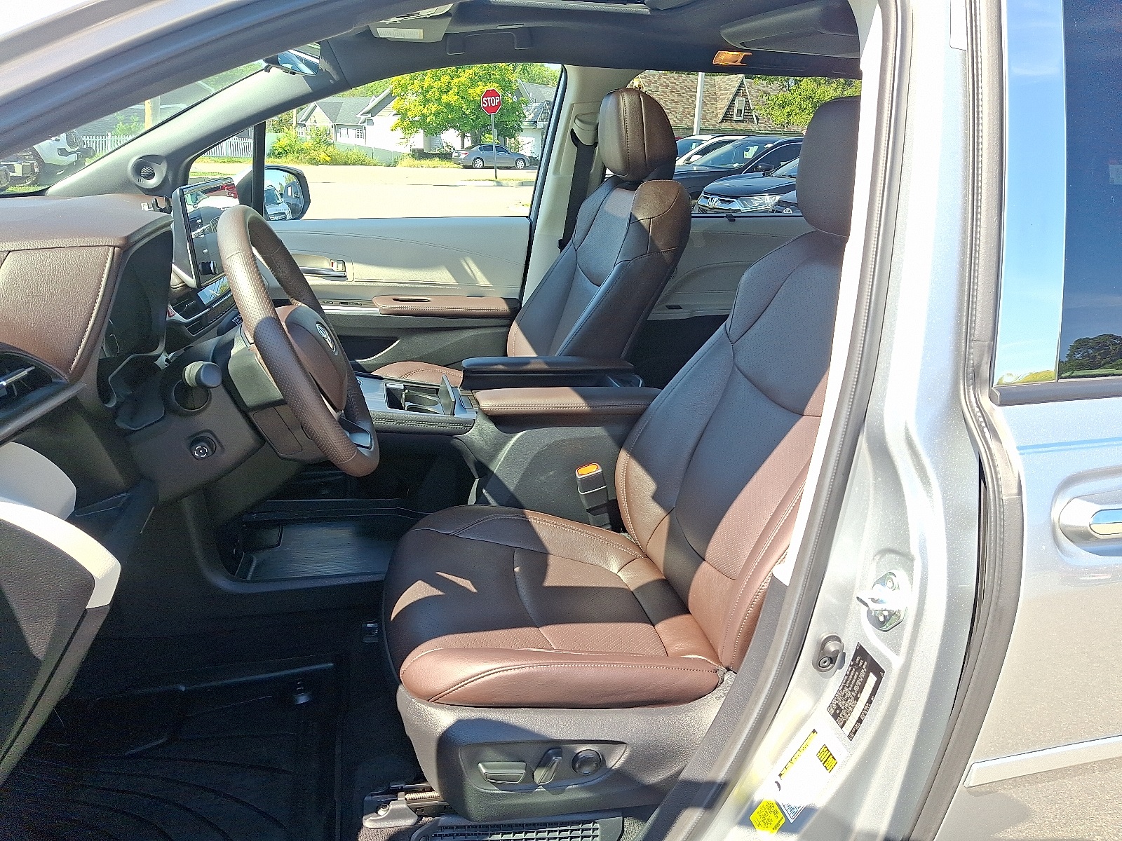 2024 Toyota Sienna Platinum photo 15