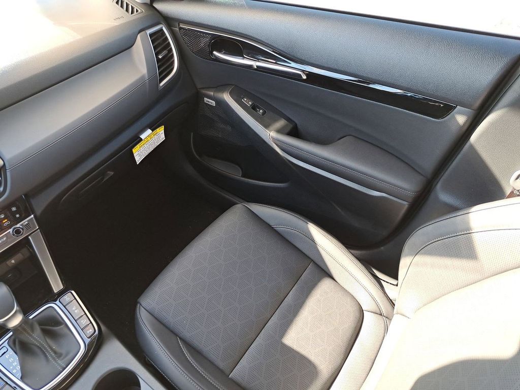 2026 Kia Seltos SX photo 17