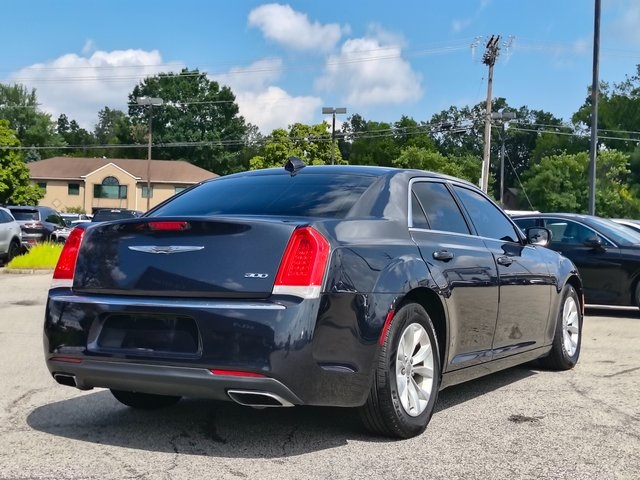 2016 Chrysler 300 Limited photo 9
