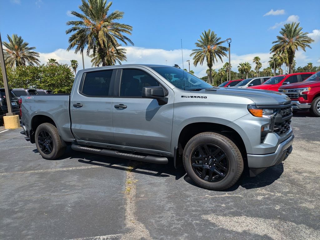 2025 Chevrolet Silverado 1500 Custom photo 2