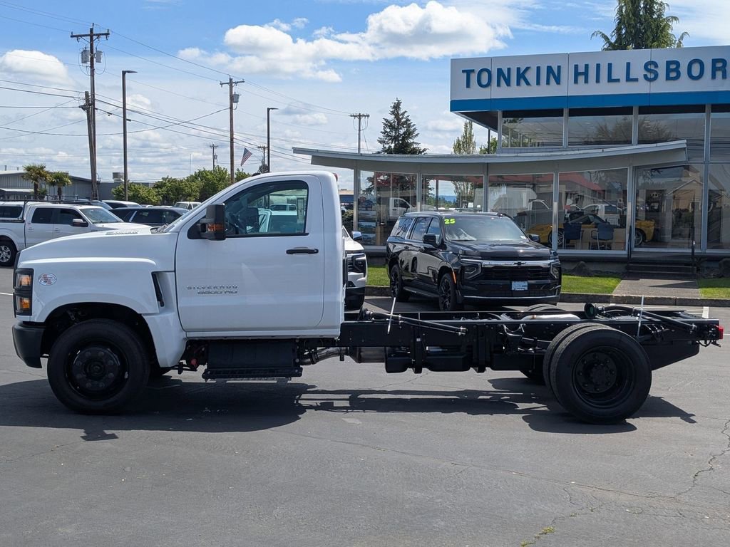 2024 Chevrolet Silverado 5500HD Work Truck photo 3